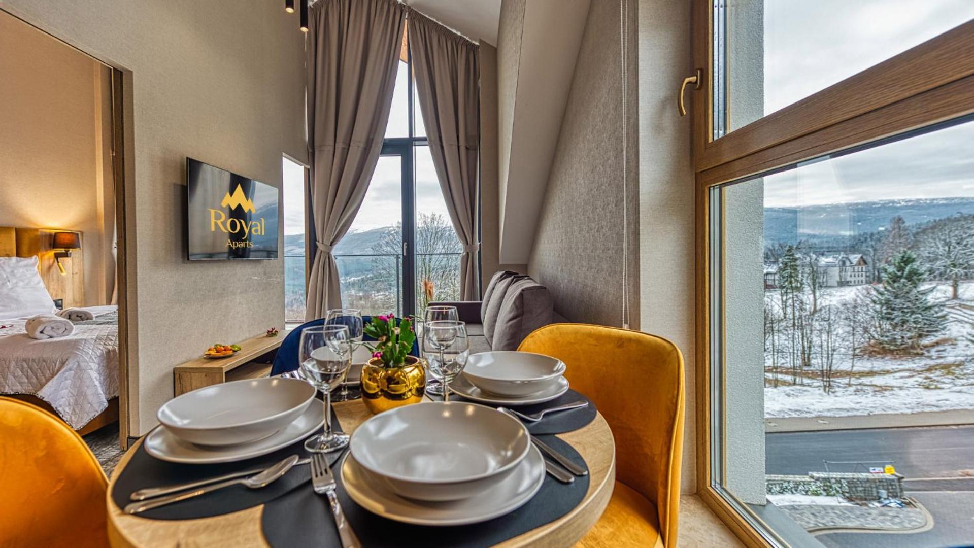 Zloty Horyzont Vip Z Basenem, Silownia, Grota Solna, Bawialnia I Restauracja By Royal Aparts